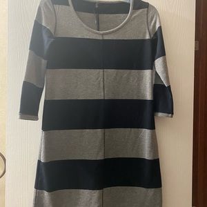 Gray/Black tunic 3/4 length sleeve
